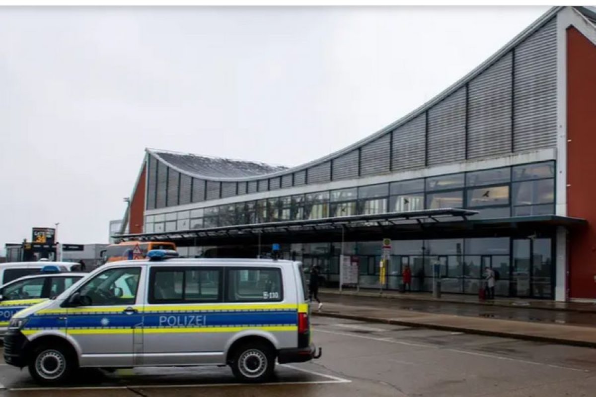 Otkrivena majka iz BiH na aerodromu u Memingenu sa lažnim EU dokumentima, uhapšen i sin