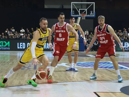 BiH-Hrvatska 50:50, poluvrijeme u Skenderiji, izjednačena igra u drugoj četvrtini