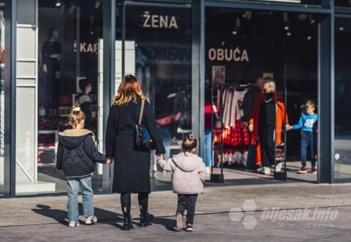 Inspekcija U Mostarskom Trznom Centru Posjetitelji Dosli Da Kupuju –
