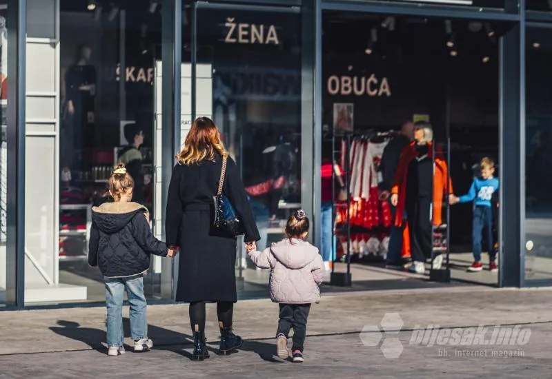 Inspekcija u mostarskom tržnom centru: Posjetitelji došli da kupuju – pojedine trgovine ipak zatvorile vrata