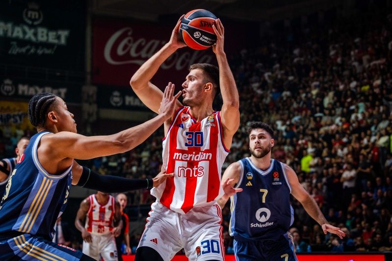 NAKON SKORO MJESEC DANA: Zvezda prekinula loš niz, uvjerljiva pobjeda protiv Albe!