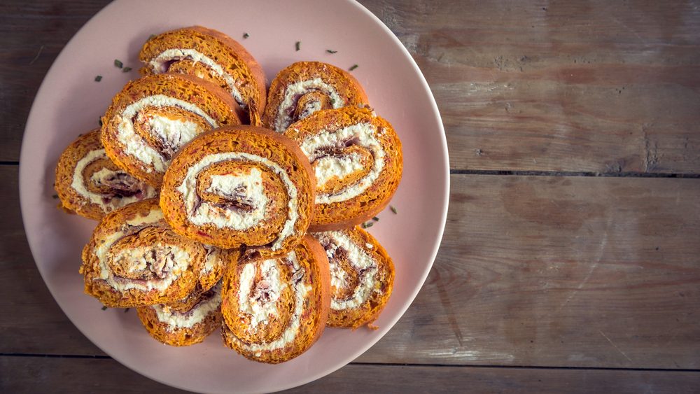 Rolat s ajvarom – recept za omiljeno slavensko predjelo koje osvaja kako prekrasnim okusom tako i dekorativnim izgledom