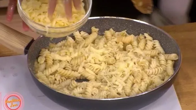 Tjestenina s lukom – savršen recept koji bi oduševio i Talijane