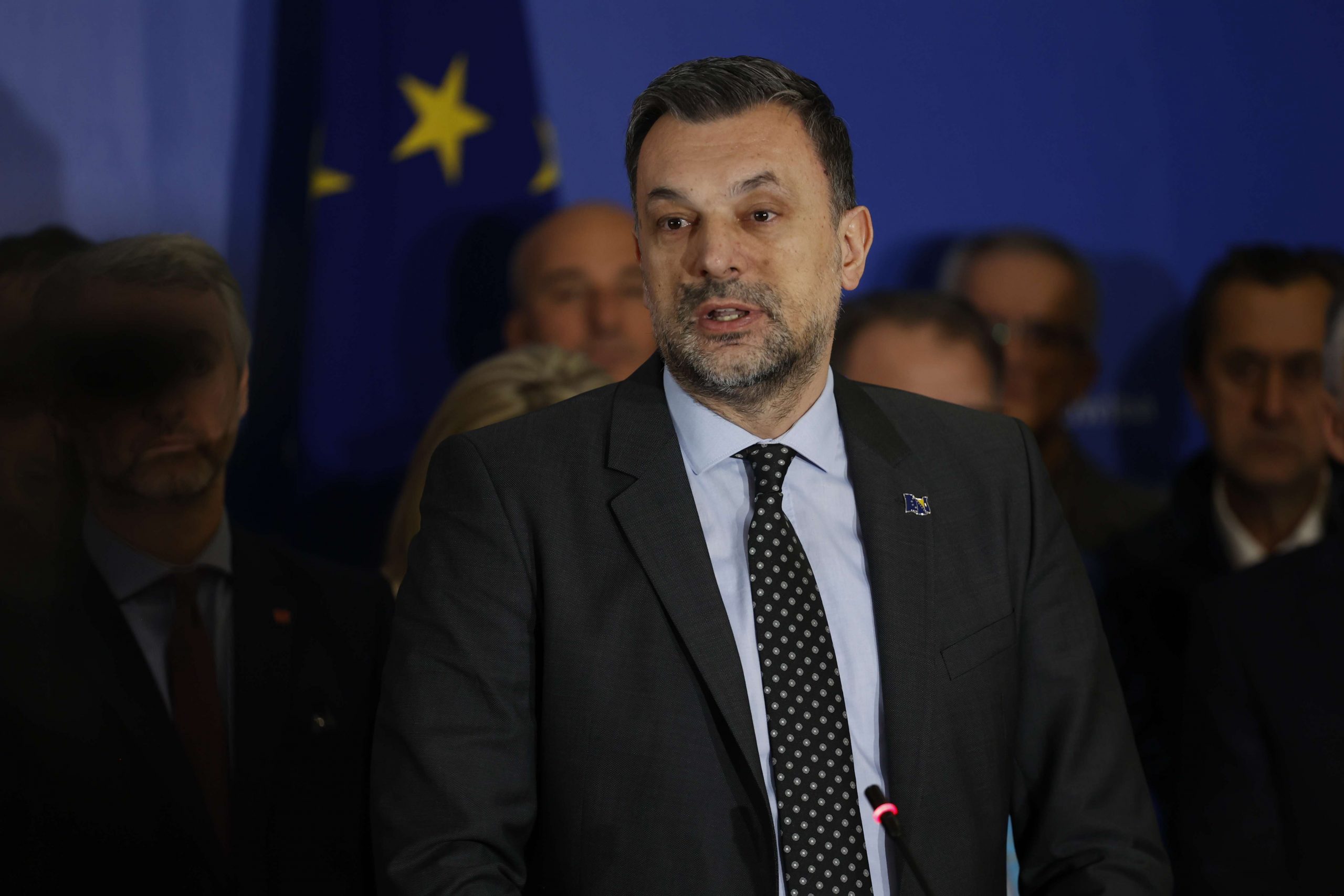 Trojka: Bećirović i Komšić hitno trebaju smijeniti Kapidžića i Mikulića