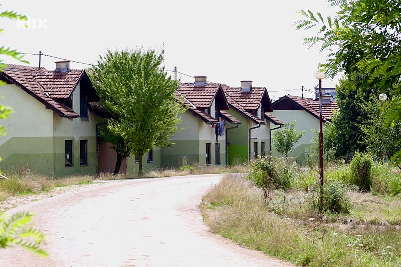 Beba preminula nakon što se majka sama porodila u kolektivnom naselju kod Tuzle