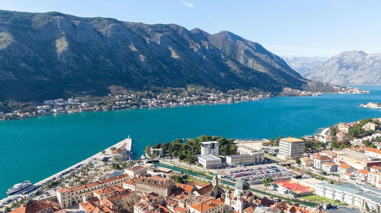 Doček 2025. u Crnoj Gori: Od Dubioze kolektiv do Vojaža i Čole