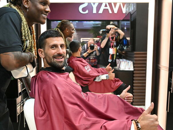 Dokovic Plese U Frizerskom Salonu Snimak Postao Hit