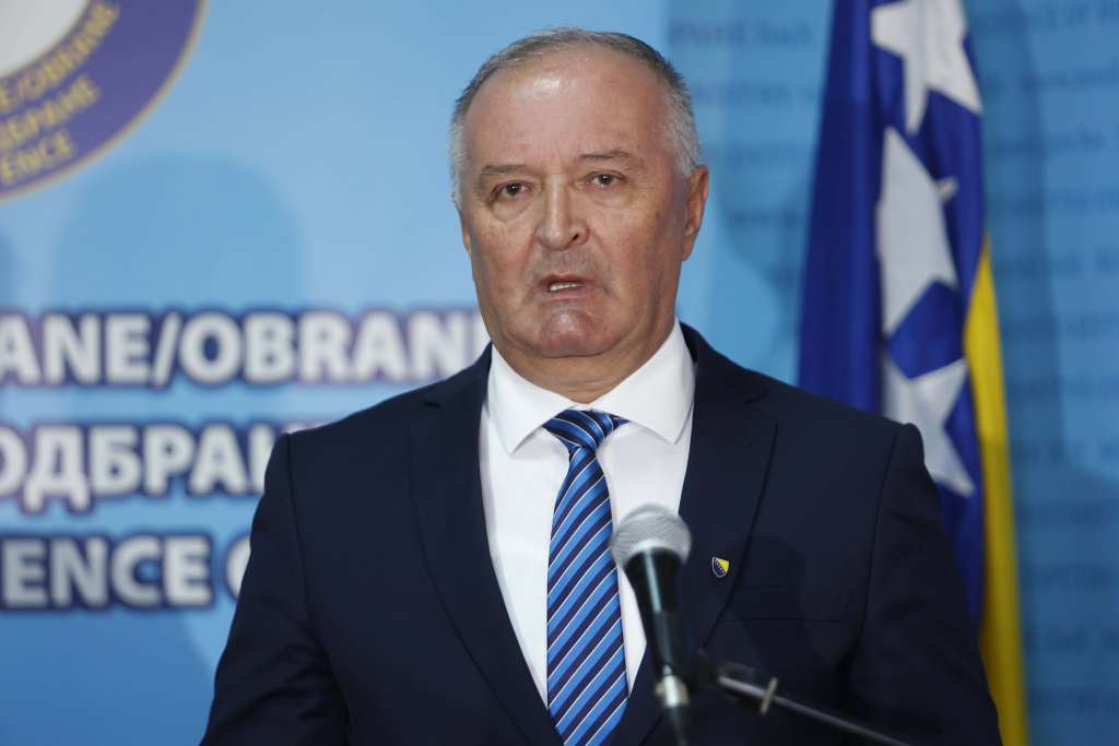 Helez vlastima u RS: Ne igrajte se, Oružane snage BiH tu su da brane suverenitet države