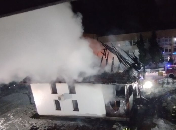 Izgorjela Dzamija U Brckom Utvrduje Se Uzrok Pozara