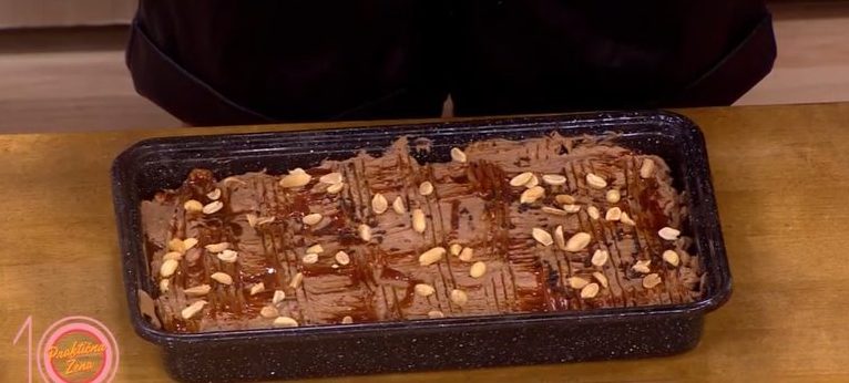 Karamela i čokoladna torta od kikirikija je sve što želite od deserta: Recept za raskošnu poslasticu koju morate probati