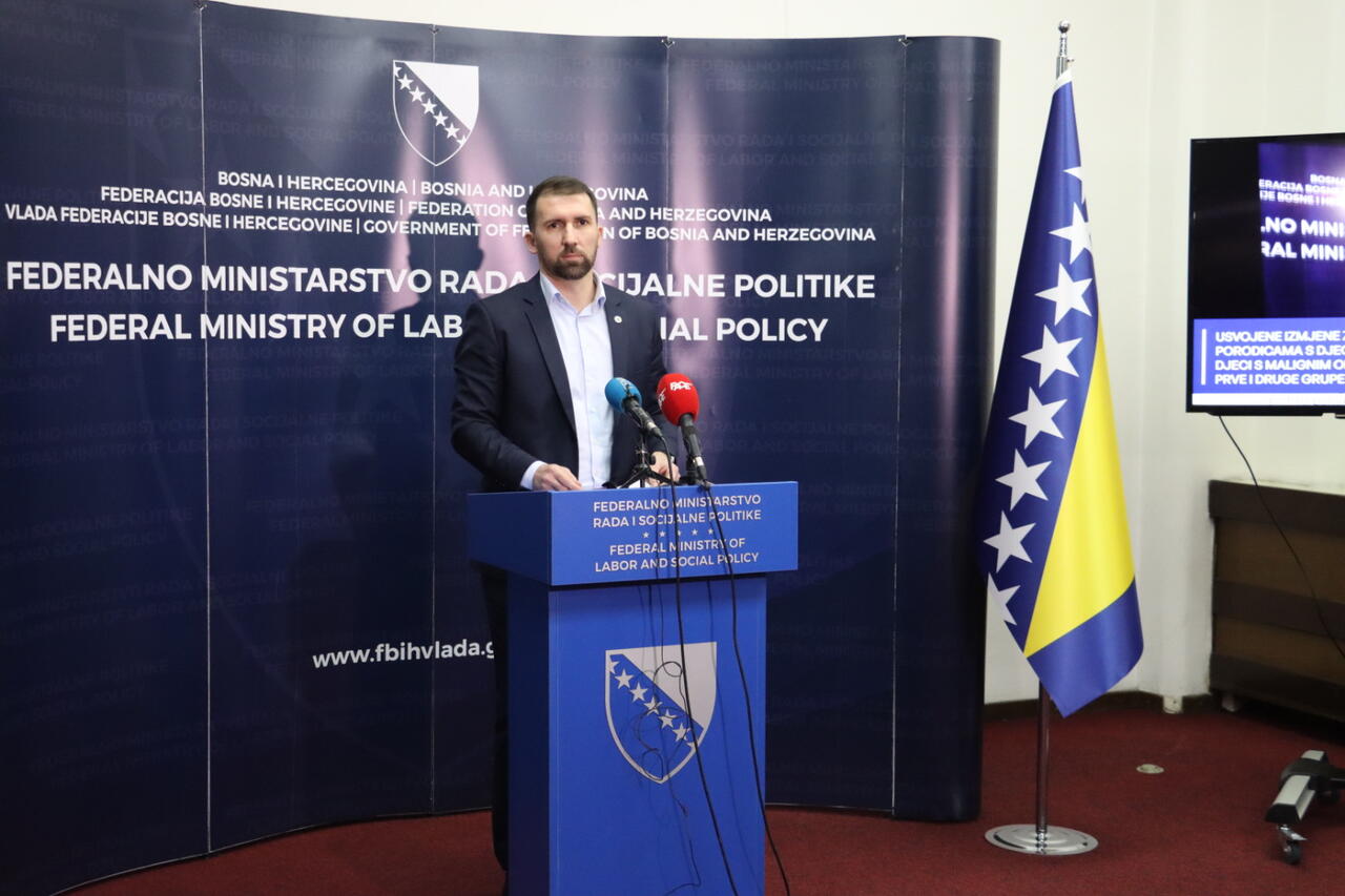 Nemamo pravo na izgovore; promjena je moguća, ali samo ako je svi zajedno iznesemo, poručio Delić na novogodišnjoj press konferenciji Ministarstva – Poslovne novine