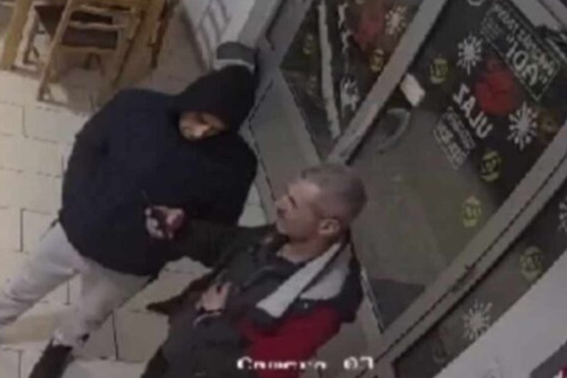 Pogledajte dvojac koji krade humanitarne kutijice po pekarama