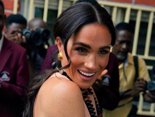 Slavlje S Prijateljicama Meghan Markle U Boji Koju Inace Ne