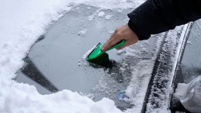 U Ovim Drzavama Je Zabranjeno Zagrijavati Auto Dok Cistite Snijeg
