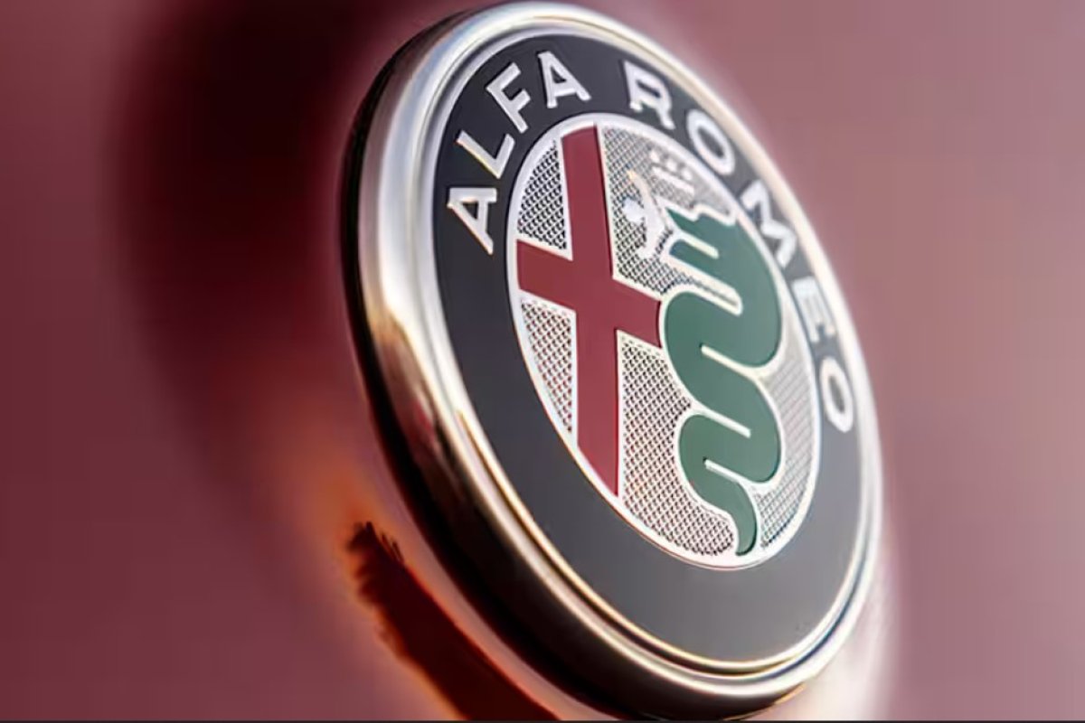 Benzinci ostaju: Alfa Romeo usporava sa elektrifikacijom