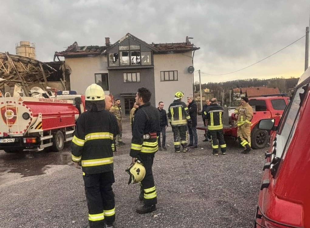 Požar pričinio velike štete tvrtki ‘SAGA’ iz Žepča u kojoj je radilo 70 radnika