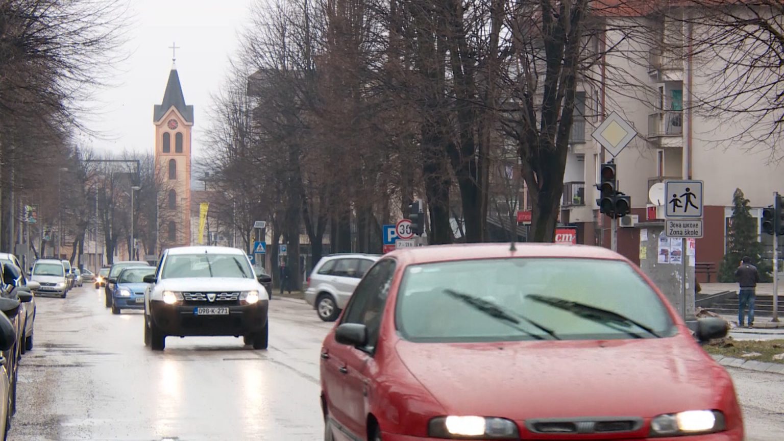 Teslićanin pucao na policiju kroz zatvorena vrata i pobjegao kroz prozor, uhapšen nakon potjere