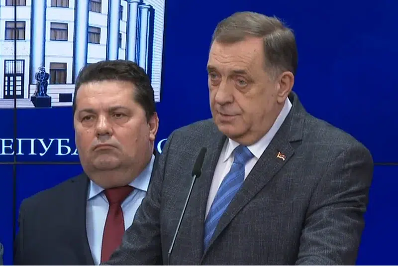 Dodik pokušao poniziti novinara pa vrijeđao i svoj narod: “Nisu u institucijama BiH jer su Einsteini već jer su Srbi”