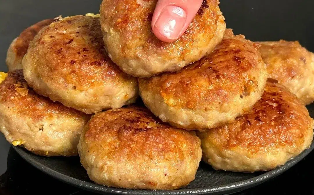 NEODOLJIVE DOMAĆE PLJESKAVICE: Svaki put oduševe goste – savršen recept koji morate probati!