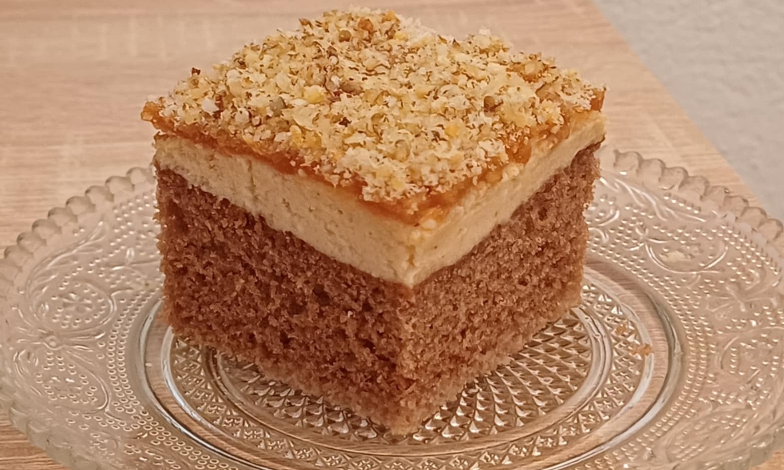 Najukusnija torta! Topi se u ustima i podsjeća na Snickers!