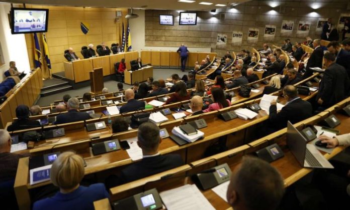U Toku Sjednica Predstavnickog Doma Ispred Zgrade Parlamenta Fbih Protest