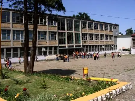 Ucenik Donio Plasticni Pistolj U Skolu U Tuzli I Prijetio.webp