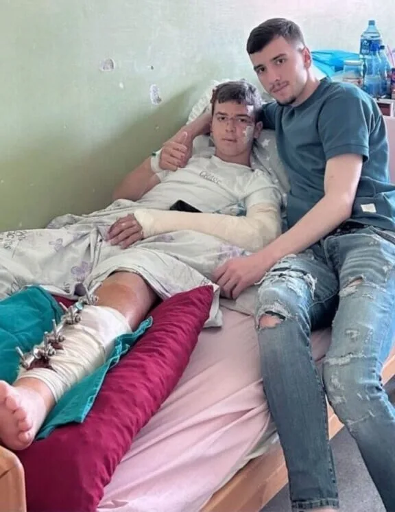 Vozač službenog auta stranke Usamea Zukorlića bahato preticao pa teško povrijedio mladog nogometaša