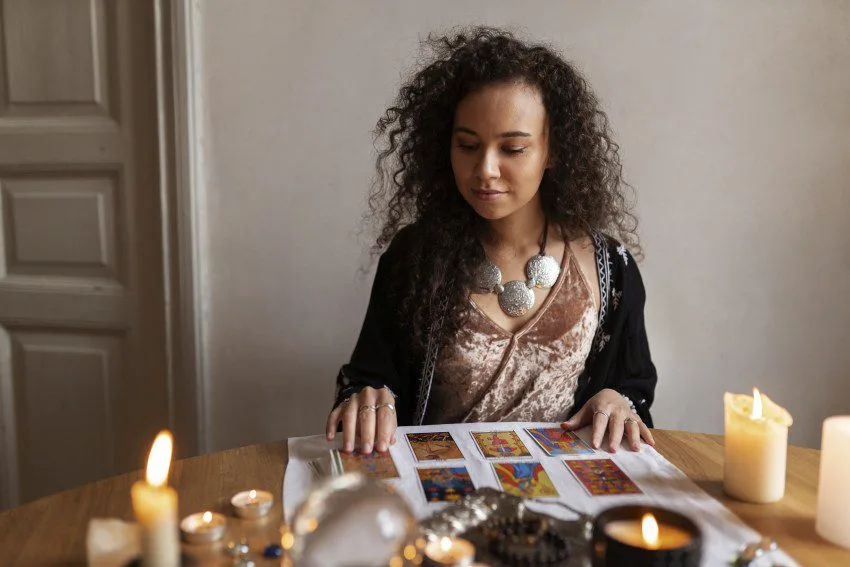 Tarot Horoskop za lipanj 2025 .: Ovan o ozbiljnim iskušenjima, lavovi sjaj s punim sjajem, riba na prekretnici