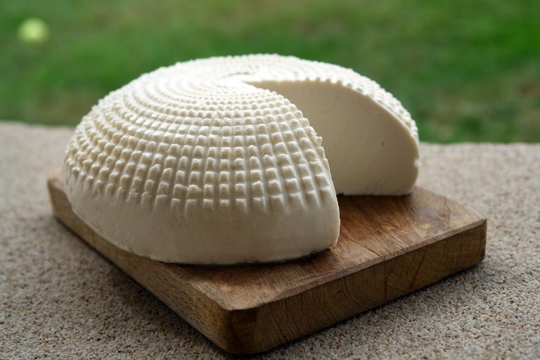 Jedan je pravo čudo za srce: Ove sireve ne biste smjeli jesti ako imate povišen holesterol