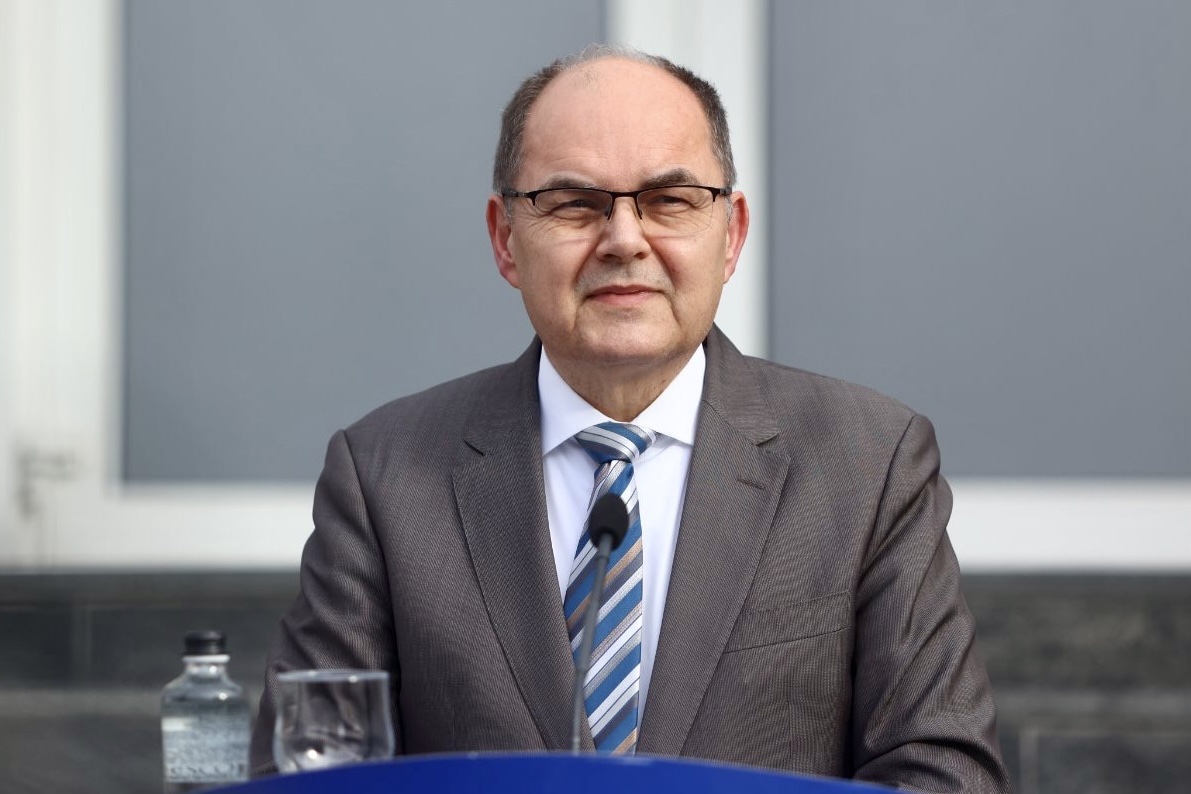 Obustavljene sve isplate Dodikovoj stranci prema nalogu Schmidt
