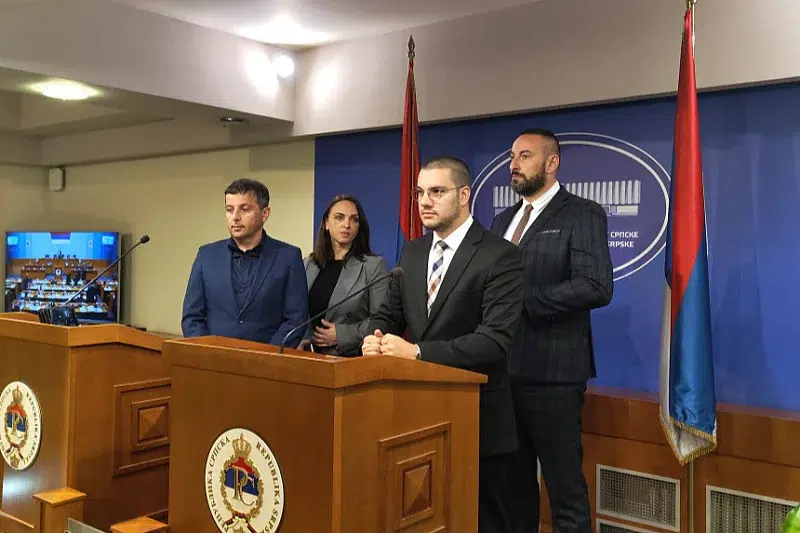 Stevandić izbacio Vukanovića i Vučinića sa sjednice NSRS-a nakon što ih je brutalno izvrijeđao