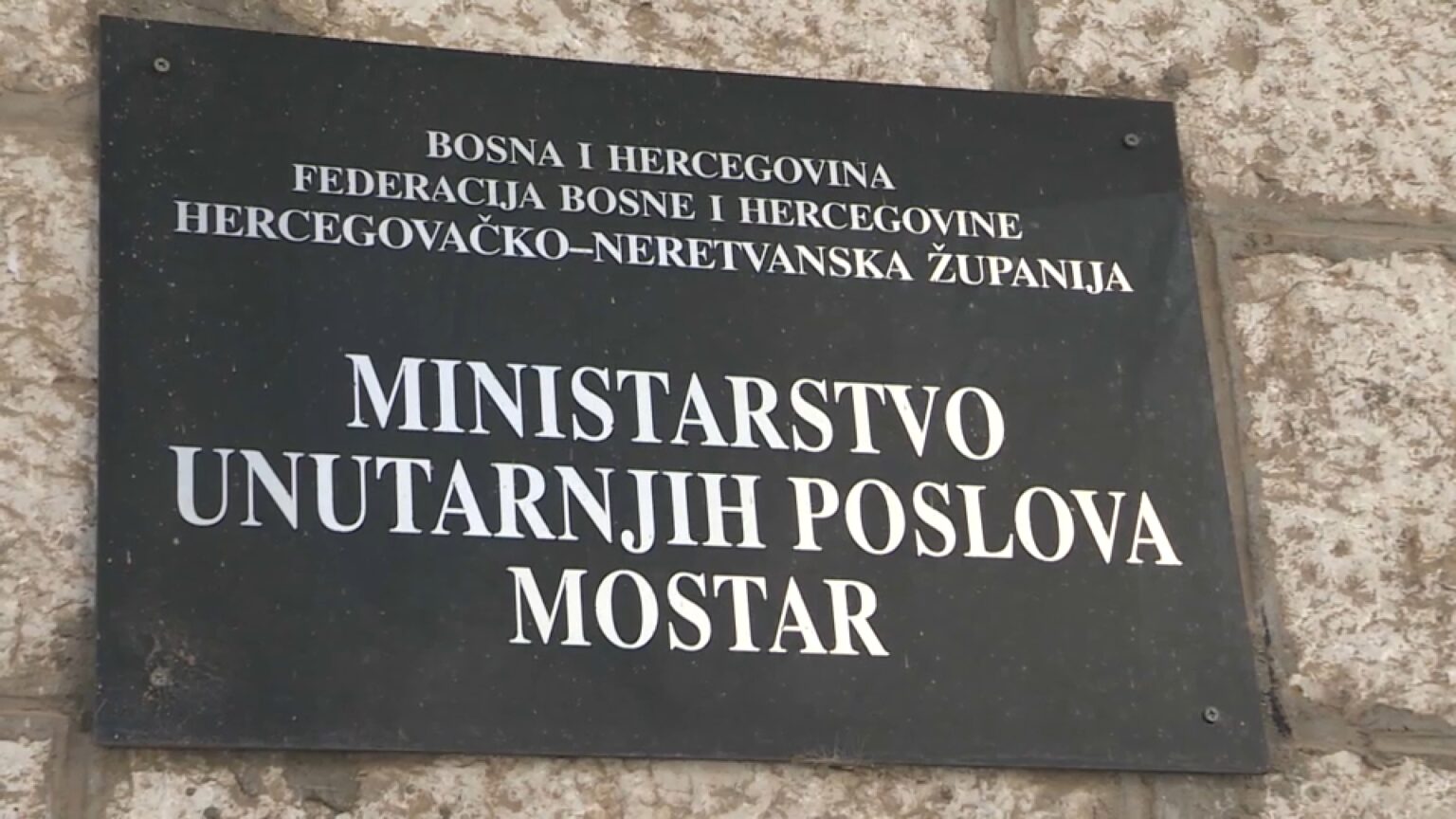 Zaštitar teško ozlijeđen u pljački automat kluba u Mostaru