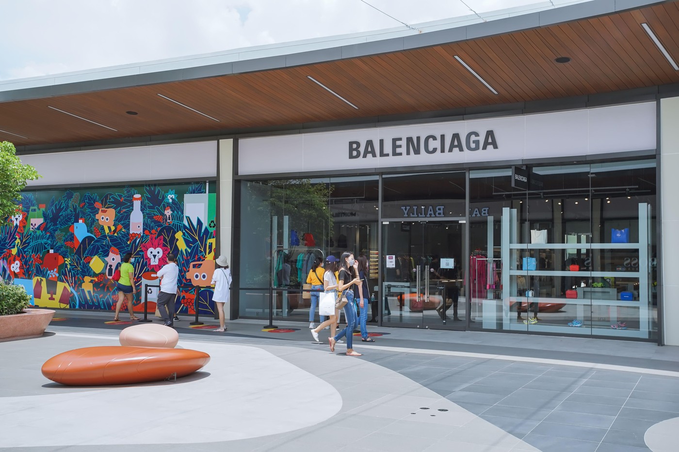“Da li ovo stvarno kupuje”: Balenciaga pusti nove cipele i ne znamo jesmo li više usmjereni cijenom ili modelom očiju