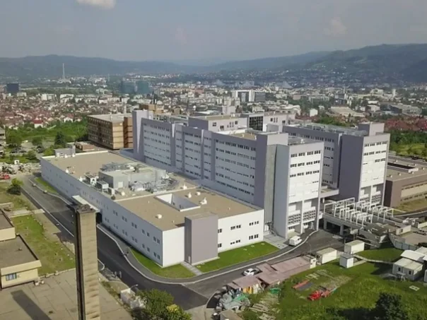 Majka pokušala ugušiti bebu na UKC-u, predložen pritvor