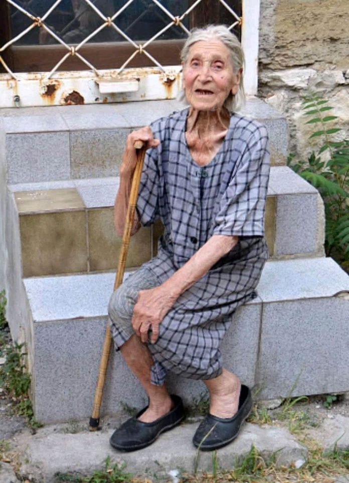 Odlucila Sam Da Pozovem Svoju Maku Da Zivi Kod Mene
