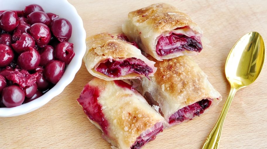 Pita s trešnjama, recept za torti iz djetinjstva