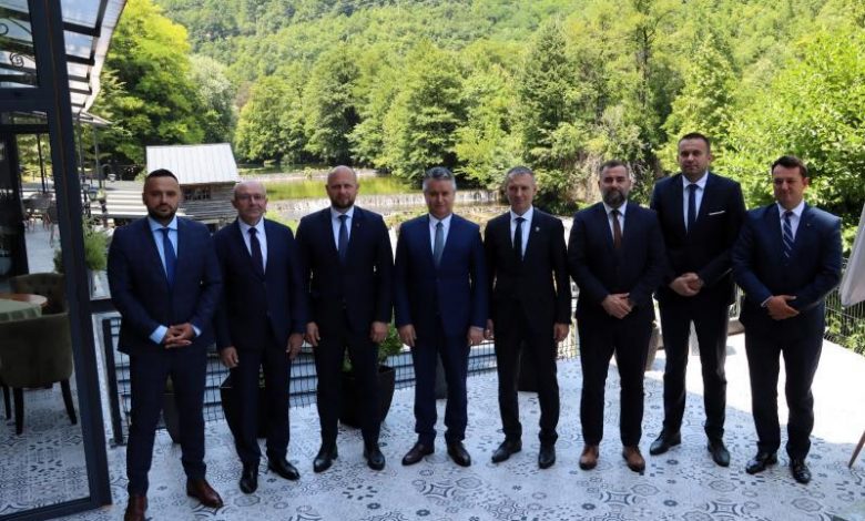 Predsjedavajući Okerić na konferenciji “Jačanje međuparlamentarne saradnje kantonalnih skupština u FBiH”: Aktivnijom saradnjom kantoni mogu ubrzati naš evopski put