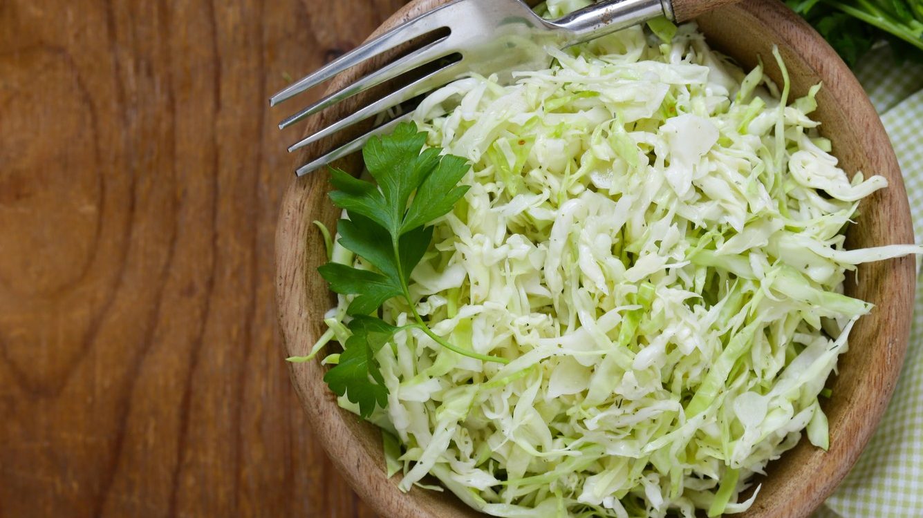 Salata od kupusa, recept za hrskavi pričvršćivanje, plus još tri prijedloga kako je dalje obogatiti