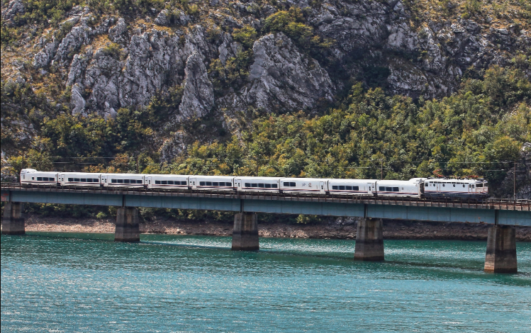 Sezonski putnički voz Sarajevo-Ploče-Sarajevo počeo saobraćati
