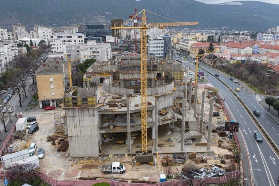 U MOSTARU KAO NA DIVLJEM ZAPADU: Nelegalna gradnja HNK ulazi u treću fazu, potpisani novi ugovori