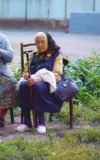 „Na dan svadbe supruga je tražila da izbaci majku — ono što je on uradio šokiralo je sve“