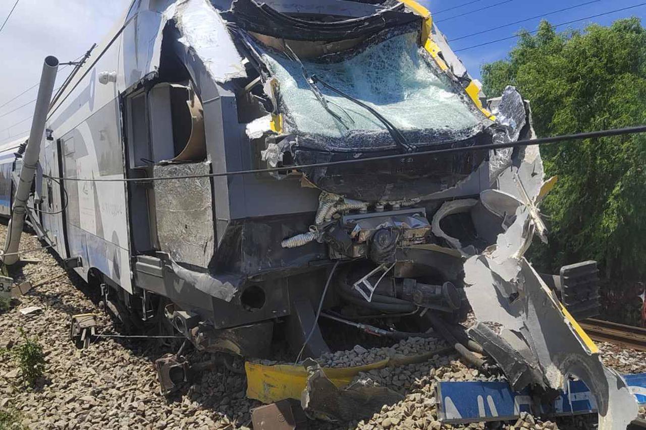 Tragedija kod Slavonskog Broda: Vlak naletio na kamion, jedna osoba poginula