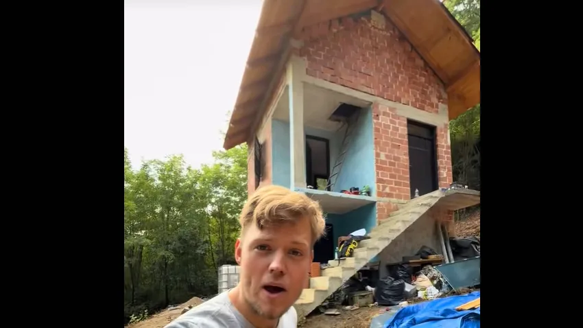 Amerikanac je kupio kuću na Balkanu za 5.000 eura, a njegovi svakodnevni snimci obnove postali su pogođeni: “Dao bih pola života kod kuće za ovaj zajam”