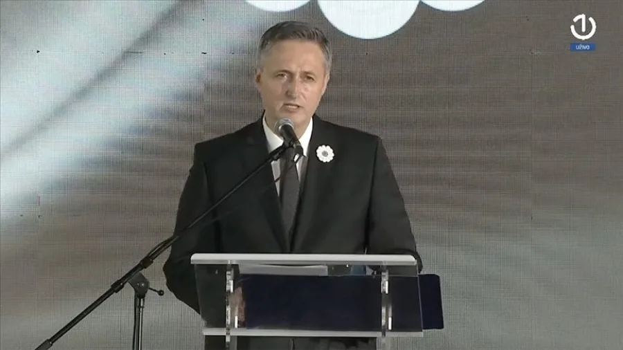 DENIS BEĆIROVIĆ PORUČIO IZ SREBRENICE: “Zločin genocida može zaustaviti samo jaka država”