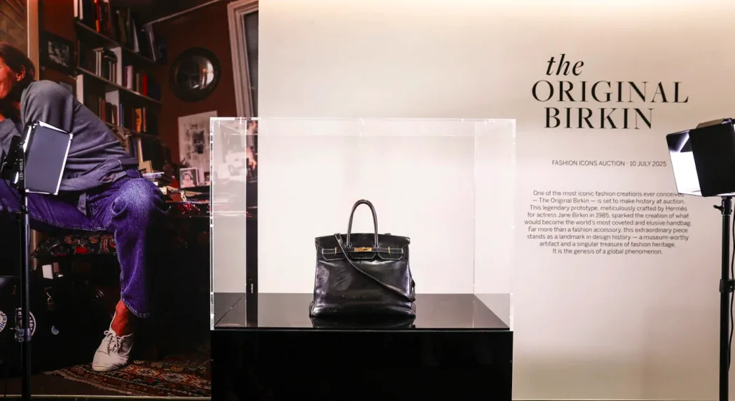 Luksuz bez granica: Originalna Birkin torba oborila aukcijski rekord