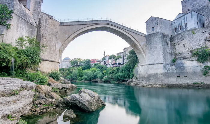 Mostar između simbolike i stvarnosti: Stari most kao podsjetnik na propuštene prilike