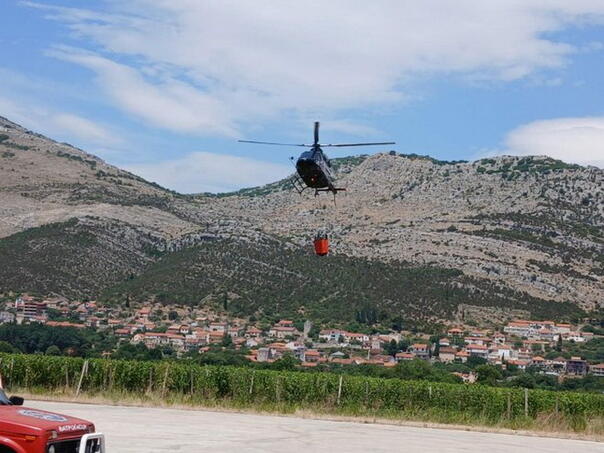 Pozari Kod Trebinja Pod Kontrolom Piloti Izbacili 650000 Litara Vode.j