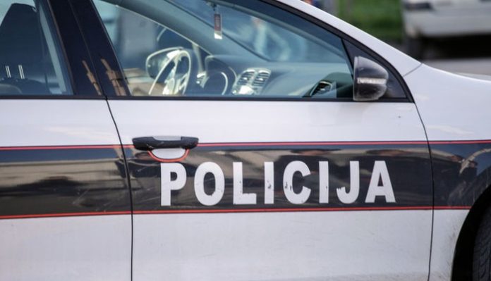 Travnik Prijetio Klanjem Clanovima Porodice U Pretresu Mu Pronadeno Oruzje