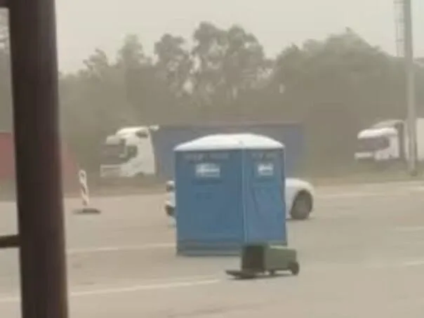 Video: Nevermen puhali toalet iz Hrvatske prema Srbiji
