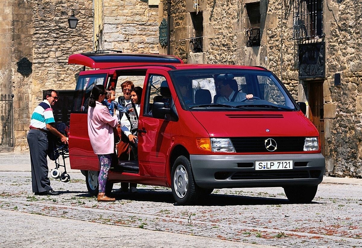 Mercedes-Benz Vito: Tri decenije dominacije od teretnog do luksuznog kombija